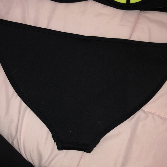 Triangl bathing suit - Picture 3 of 5